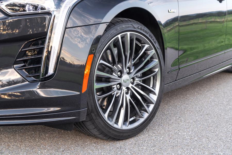 Колеса Cadillac CT6-V 2019 года  (фото 13 из 17)